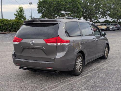 2014 Toyota Sienna XLE