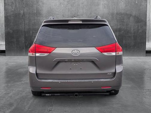 2014 Toyota Sienna XLE