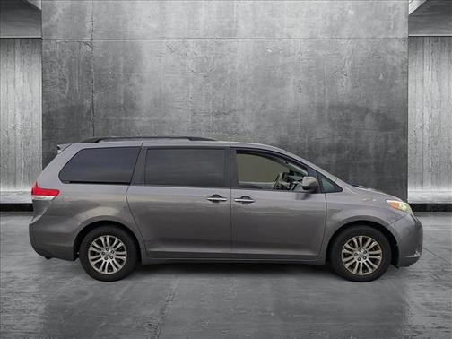2014 Toyota Sienna XLE