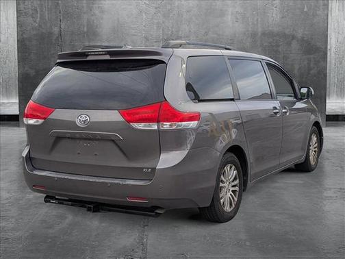 2014 Toyota Sienna XLE