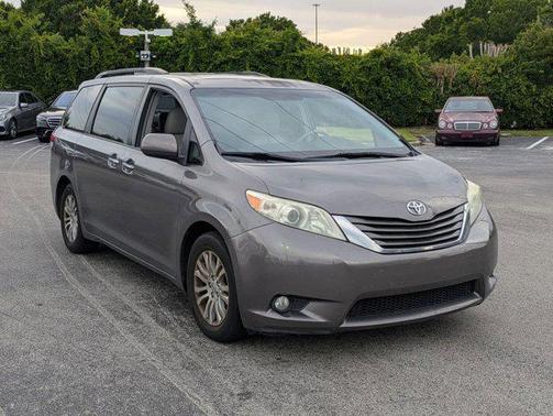2014 Toyota Sienna XLE