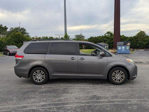 2014 Toyota Sienna XLE