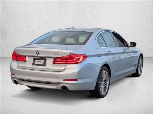 2020 BMW 530 530i