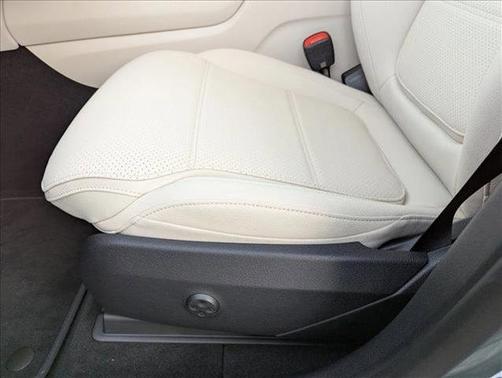 Verde Silver Metallic 2026 Mercedes-Benz GLC 300 Base
