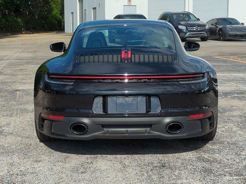 2022 Porsche 911 Carrera