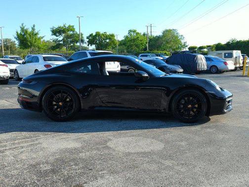 2022 Porsche 911 Carrera