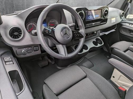 2025 Mercedes-Benz Sprinter 2500 Standard Roof