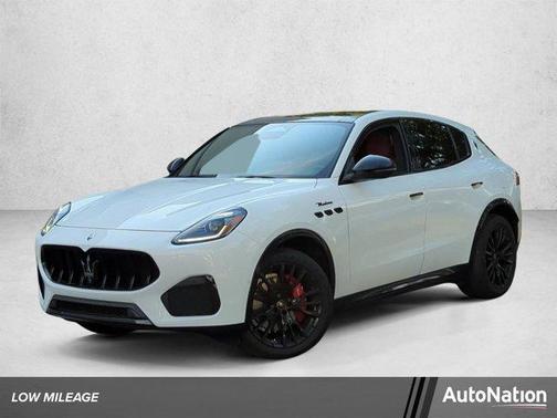 Bianco Astro Metallic 2025 Maserati Grecale Modena