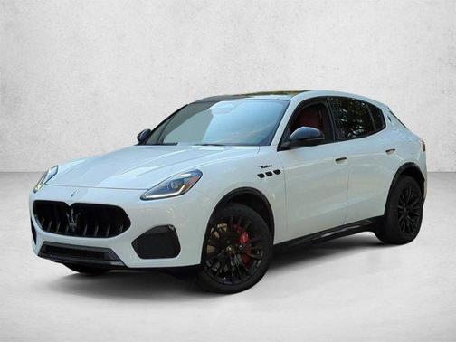 Bianco Astro Metallic 2025 Maserati Grecale Modena