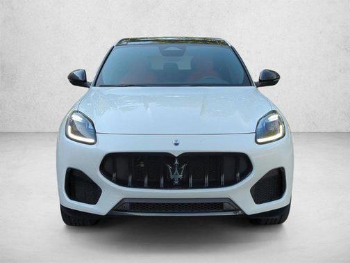 Bianco Astro Metallic 2025 Maserati Grecale Modena