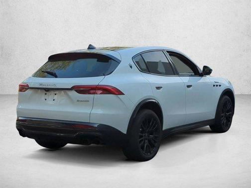 Bianco Astro Metallic 2025 Maserati Grecale Modena