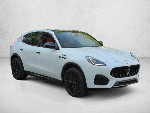 Bianco Astro Metallic 2025 Maserati Grecale Modena