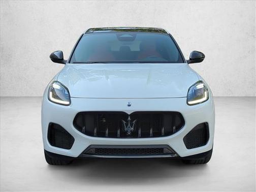 Bianco Astro Metallic 2025 Maserati Grecale Modena