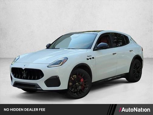 Bianco Astro Metallic 2025 Maserati Grecale Modena