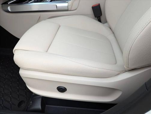Polar White 2026 Mercedes-Benz GLB 250 Base