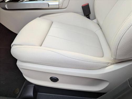 Polar White 2026 Mercedes-Benz GLB 250 Base