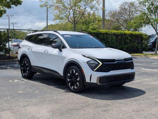 Glacial White Pearl 2023 Kia Sportage X-Line