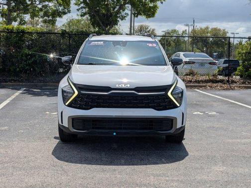 Glacial White Pearl 2023 Kia Sportage X-Line