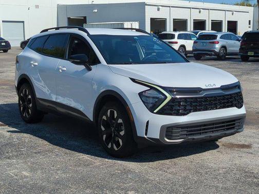 Glacial White Pearl 2023 Kia Sportage X-Line