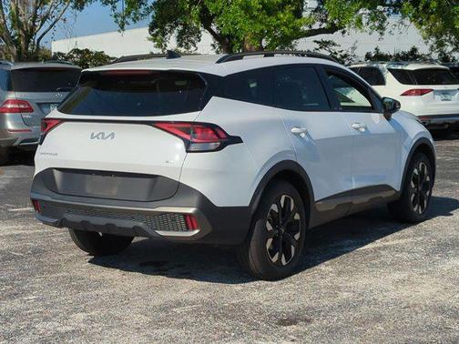 Glacial White Pearl 2023 Kia Sportage X-Line