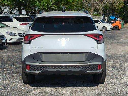 Glacial White Pearl 2023 Kia Sportage X-Line