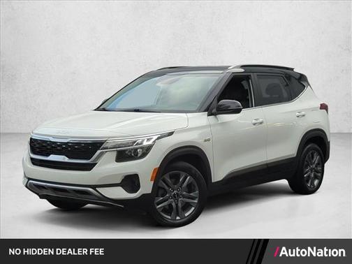 Clear White/Black Roof 2022 Kia Seltos S