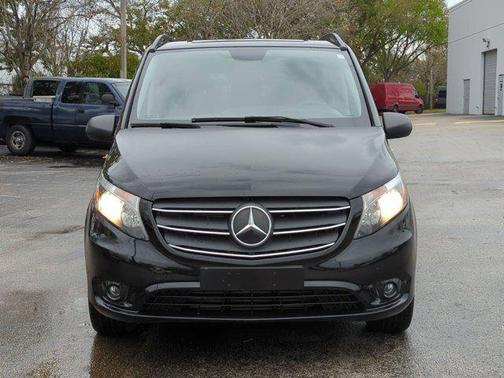 2022 Mercedes-Benz Metris Base