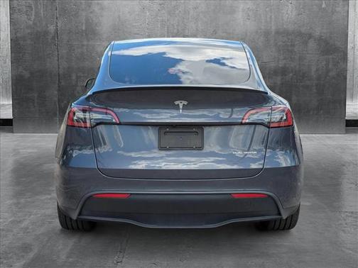 2022 Tesla Model Y Long Range Dual Motor All-Wheel Drive