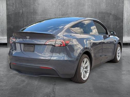2022 Tesla Model Y Long Range Dual Motor All-Wheel Drive