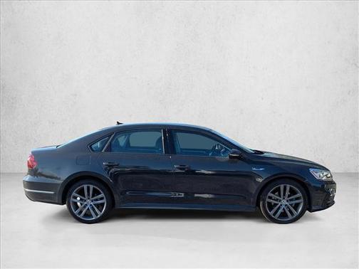 2018 Volkswagen Passat 2.0T R-Line