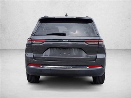 Baltic Gray Metallic Clearcoat 2023 Jeep Grand Cherokee Laredo
