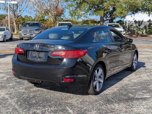 2013 Acura ILX 2.0L w/Premium Package