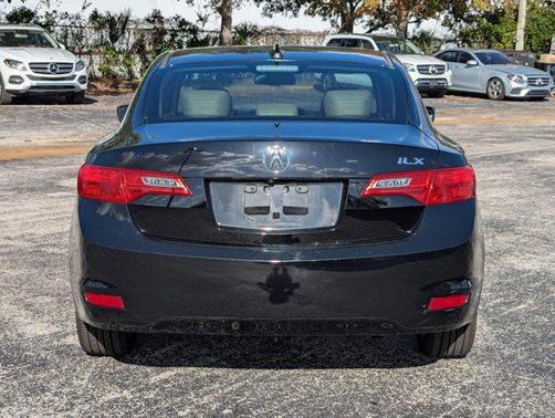 2013 Acura ILX 2.0L w/Premium Package