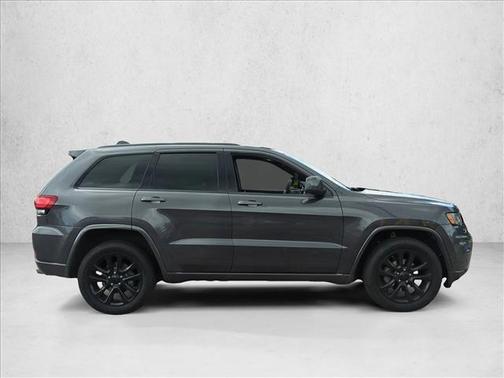 Granite Crystal Metallic Clearcoat 2018 Jeep Grand Cherokee Altitude