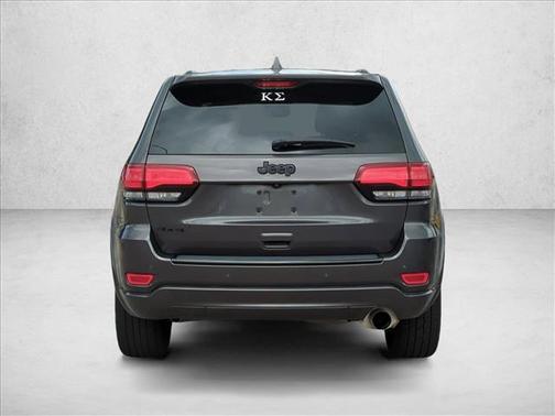 Granite Crystal Metallic Clearcoat 2018 Jeep Grand Cherokee Altitude