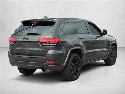 Granite Crystal Metallic Clearcoat 2018 Jeep Grand Cherokee Altitude