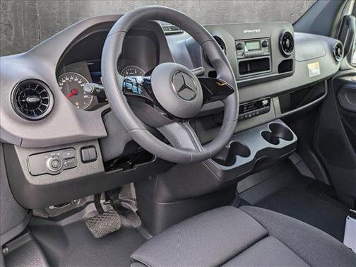 2025 Mercedes-Benz Sprinter 2500 Standard Roof