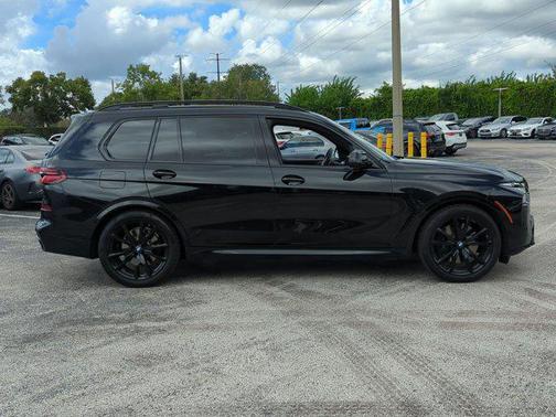 Black Sapphire Metallic 2026 BMW X7 xDrive40i