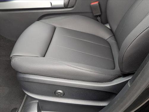 Night Black 2026 Mercedes-Benz GLB 250 Base