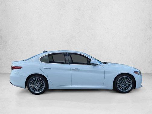 Alfa White 2019 Alfa Romeo Giulia Ti Lusso