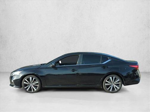 Super Black 2022 Nissan Altima SR FWD