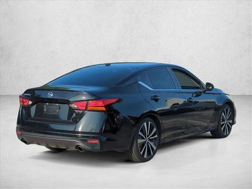 Super Black 2022 Nissan Altima SR FWD