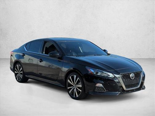Super Black 2022 Nissan Altima SR FWD