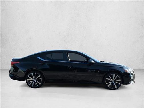 Super Black 2022 Nissan Altima SR FWD