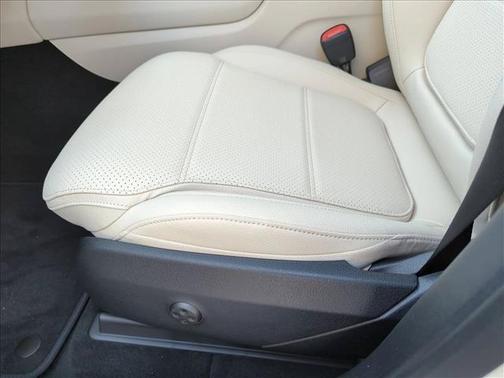 Polar White 2026 Mercedes-Benz GLC 300 Base