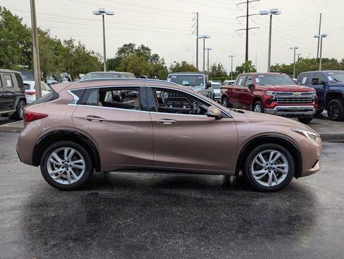 2018 INFINITI QX30 Premium