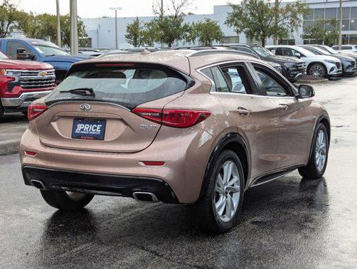 2018 INFINITI QX30 Premium