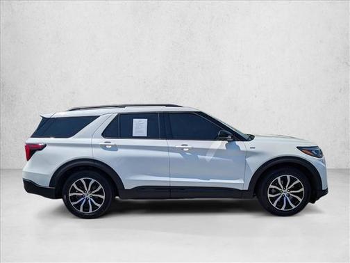 Star White Metallic Tri-Coat 2025 Ford Explorer ST-Line