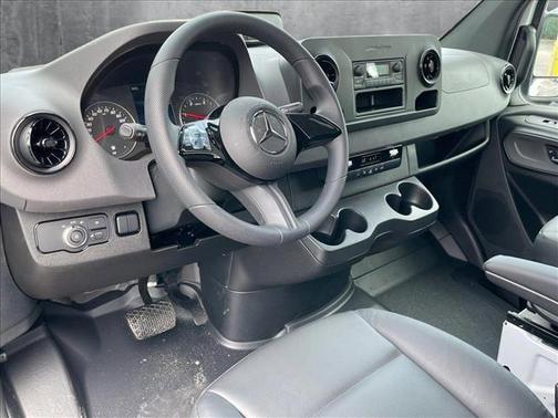 2025 Mercedes-Benz Sprinter 2500 Standard Roof