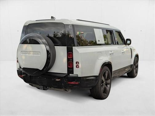 2024 Land Rover Defender 130 P400 X-Dynamic SE
